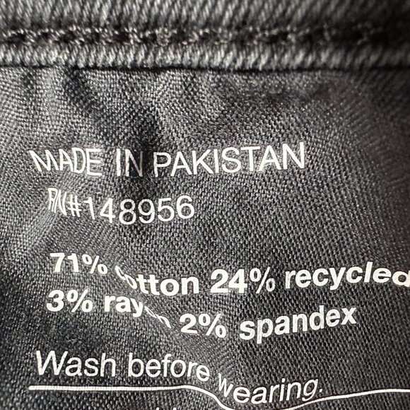 Sonoma Women's Plus 20W Grey Bermuda Shorts High Rise Raw Hem Distressed New - Picture 9 of 9